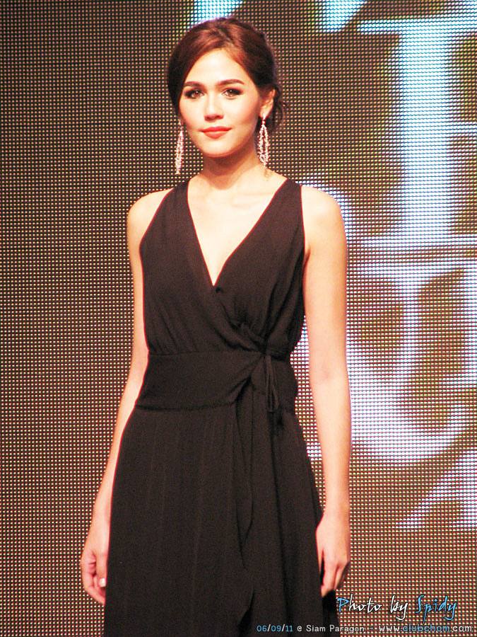 ชมพู่ อารยา ในงานแฟชั่นโชว์ World Fashion & Luxury trends Autumn/Winter 2011