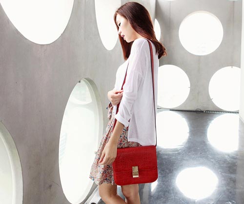 แฟชั่น กระเป๋าสะพายข้างยอดฮิต