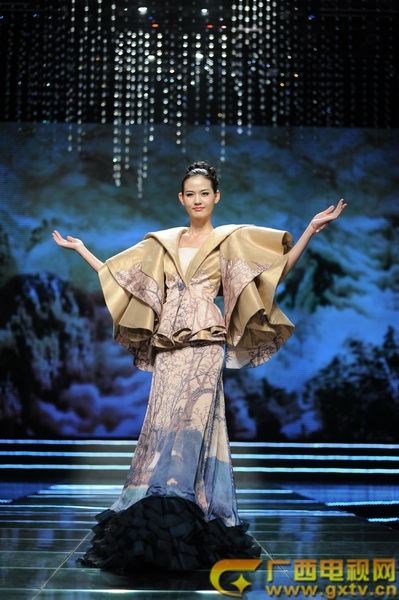 ซิน รุ่ย ผู้คว้ารางวัลชนะเลิศสุดยอดนางแบบเอเชีย 20