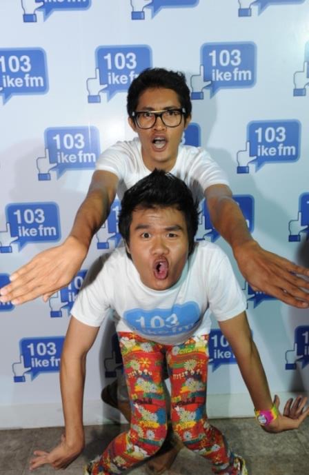 ศิลปินดารายกทัพกด Like ให้กำลังใจในงานเปิดคลื่นวิทยุน้องใหม่ 103 Like FM.