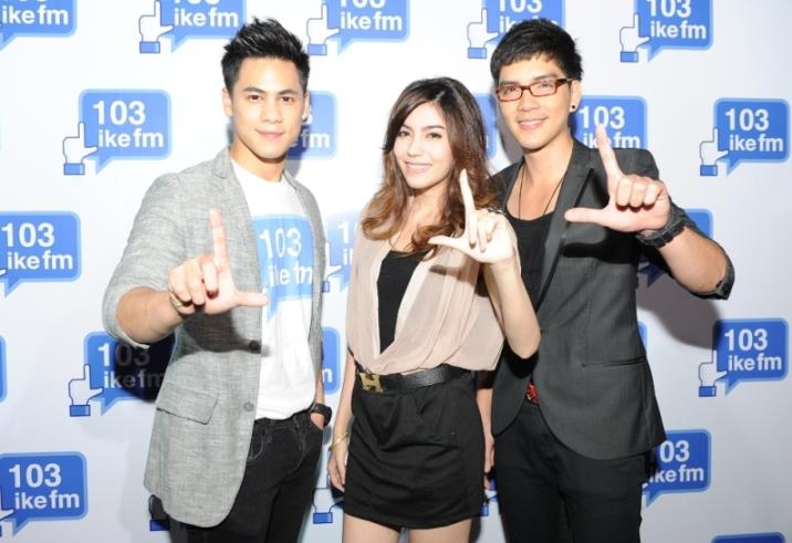 ศิลปินดารายกทัพกด Like ให้กำลังใจในงานเปิดคลื่นวิทยุน้องใหม่ 103 Like FM.