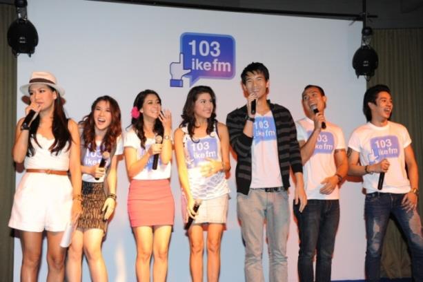 ศิลปินดารายกทัพกด Like ให้กำลังใจในงานเปิดคลื่นวิทยุน้องใหม่ 103 Like FM.
