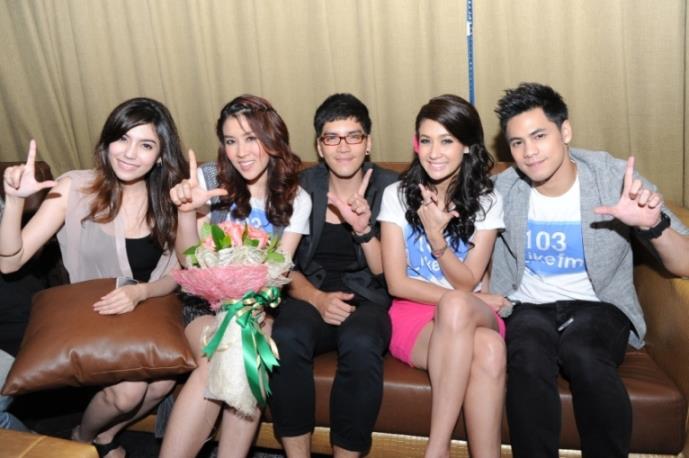 ศิลปินดารายกทัพกด Like ให้กำลังใจในงานเปิดคลื่นวิทยุน้องใหม่ 103 Like FM.