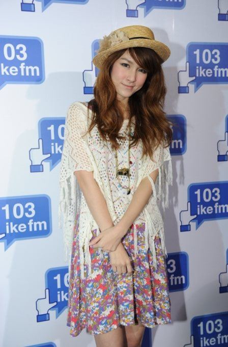 ศิลปินดารายกทัพกด Like ให้กำลังใจในงานเปิดคลื่นวิทยุน้องใหม่ 103 Like FM.