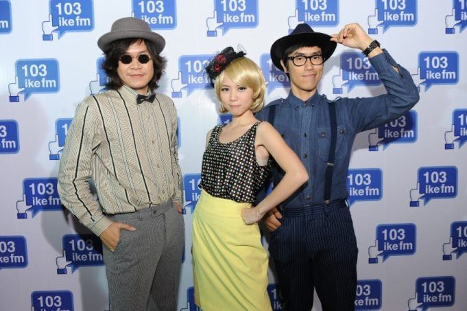 ศิลปินดารายกทัพกด Like ให้กำลังใจในงานเปิดคลื่นวิทยุน้องใหม่ 103 Like FM.