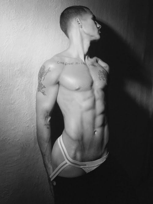 จ้องนานๆและเก็บไปฝันนะครับ