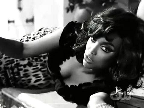 ไฮแฟชั่น โจรสลัดหญิง บนเรือกลางทะเลสาบของ อัมสเตอร์ดัม