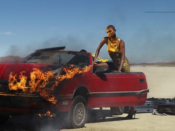 ไฮแฟชั่น รถพังและไฟลุกโหมกระหน่ำ กลางทะเลทราย