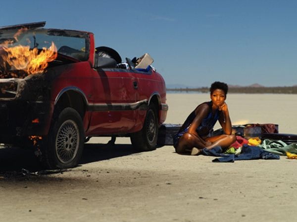 ไฮแฟชั่น รถพังและไฟลุกโหมกระหน่ำ กลางทะเลทราย