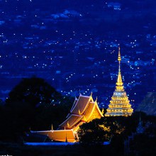 วัดพระธาตุดอยสุเทพ ยามค่ำคืน