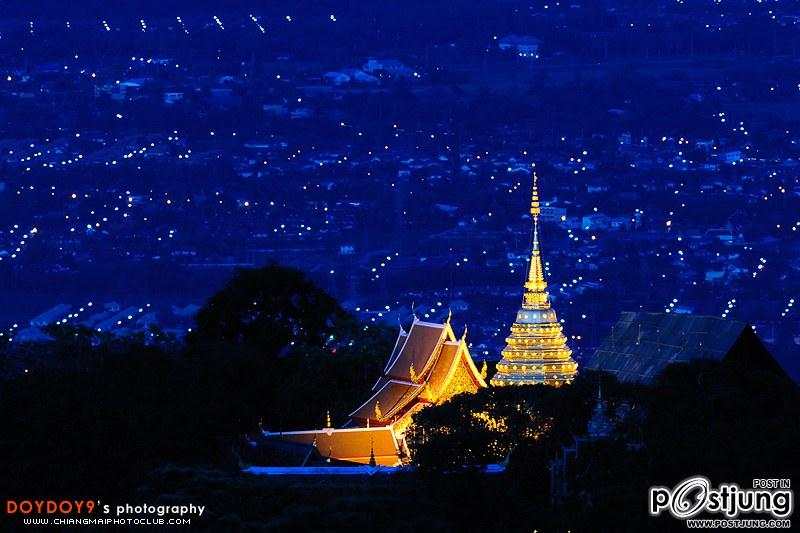 วัดพระธาตุดอยสุเทพ ยามค่ำคืน