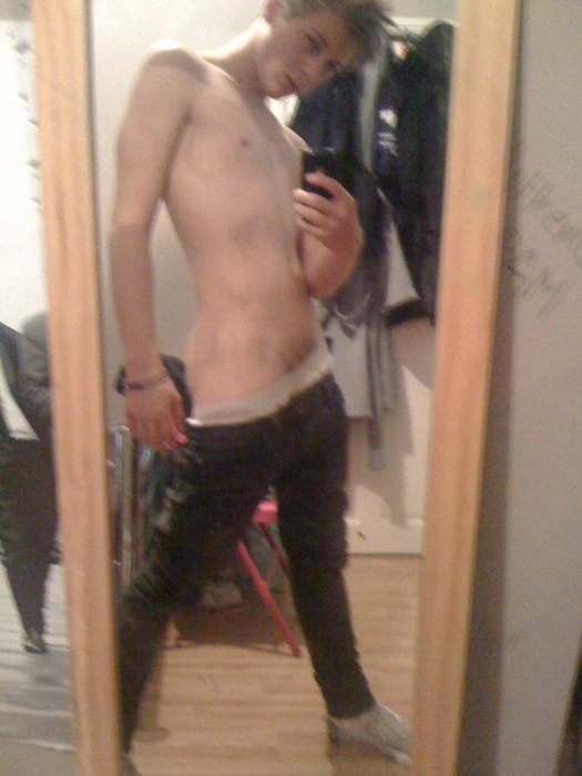 หนุ่่มๆกับiPhone