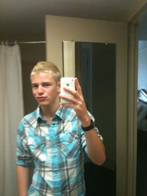 หนุ่่มๆกับiPhone