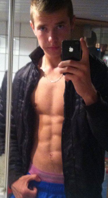 iPhoneกับหนุ่มๆ