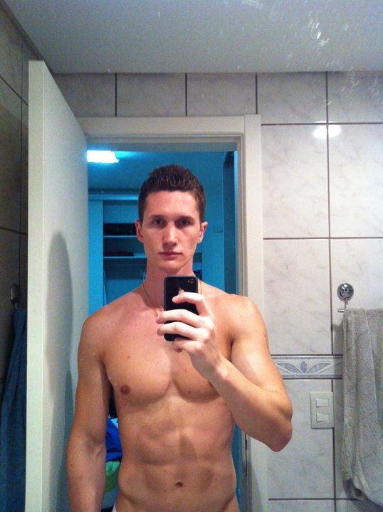 iPhoneกับหนุ่มๆ