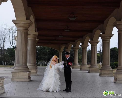 เก๋ ๆ แฟชั่นเซ็ตแต่งงานคอสเพลย์สาวหูแมวกับหนุ่มนาซี