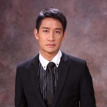 คุณบอยจับ ป้อง ณวัฒน์ มารับบทพระเอกใน ดอกโศก  ส่วนนางเอกกำลังชิงกันระหว่าง วิว วรรณรท กับ เฌอเบลล์ 