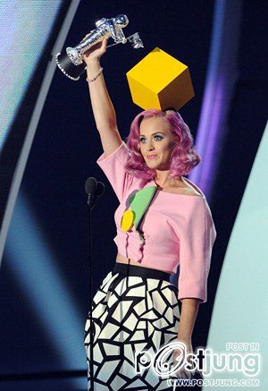 4สาวประชันความเปรี้ยว Lady gaga  Katy Perry Nicki Minaj Britney Spears