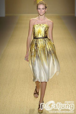 Monique Lhuillier จากชุดแต่งงานสุดหรูสู่พรมแดง