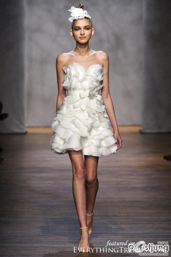 Monique Lhuillier จากชุดแต่งงานสุดหรูสู่พรมแดง