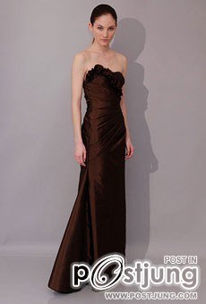 Monique Lhuillier จากชุดแต่งงานสุดหรูสู่พรมแดง