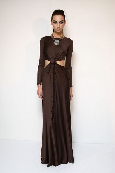 Monique Lhuillier จากชุดแต่งงานสุดหรูสู่พรมแดง