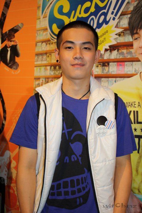 เอิร์ธ ธวัช พรรัตนประเสริฐ