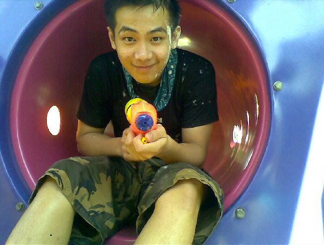 เอิร์ธ ธวัช พรรัตนประเสริฐ