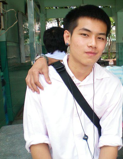 เอิร์ธ ธวัช พรรัตนประเสริฐ