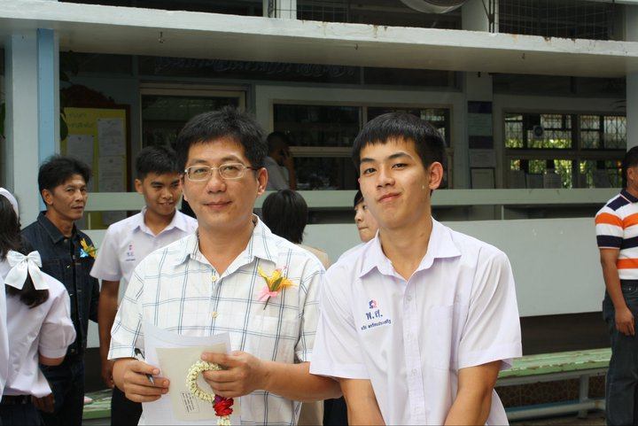 เอิร์ธ ธวัช พรรัตนประเสริฐ