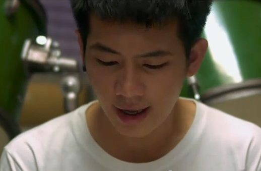 เอิร์ธ ธวัช พรรัตนประเสริฐ