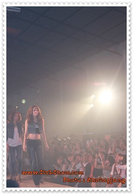 ชมพู่ อารยา อวดหุ่นสวยในงานLevi's "Go Forth"