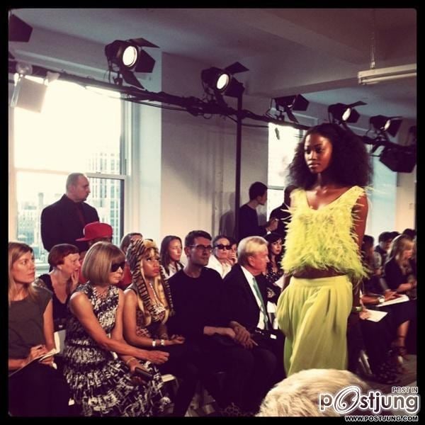 Nicki Minaj & Anna Wintour @ Oscar De La Renta's NYFW Show