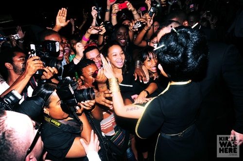 ไม่ต้องแย่งคนสวยกันหรอกค่ะ >.<