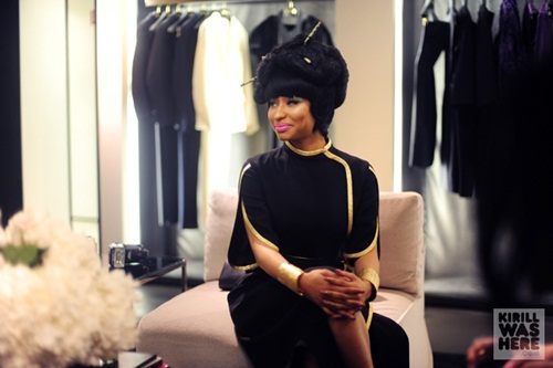 มีธุระอะไรกับชั้นคะ >.<