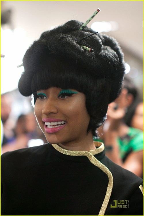 มาดูทรงผมใกล้ๆค่ะ