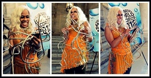 มนุษย์เล็บยาวที่สุดในโลก ไม่ตัดมา 18 ปี