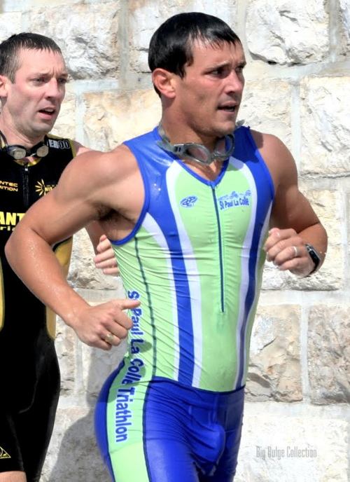 นักกีฬาอวดหุ่นสวย