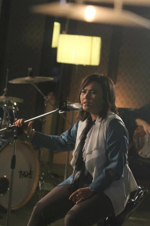 “นุ่น-ศิริพันธ์” สวมบทดราม่าเรียกน้ำตาท่วมจอ ใน Mv. เพลงรักคงยังไม่พอ