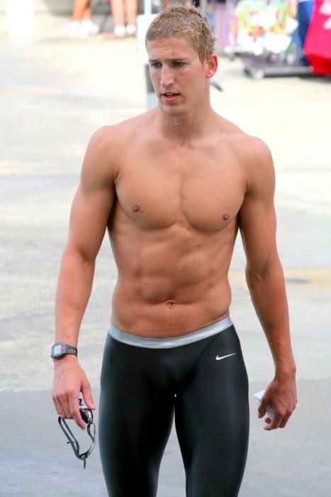 หนุ่มๆกัััับหุ่นน่ากิน