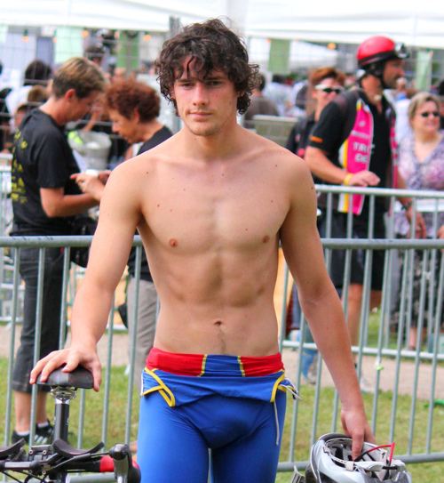 หนุ่มๆกัััับหุ่นน่ากิน