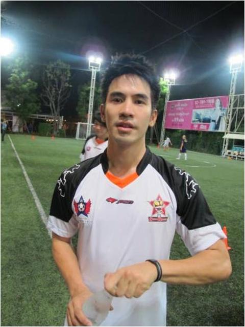 โป๊ป-ธนวรรธน์ ซ้อมบอลกับสมาชิกทีม Star Riders