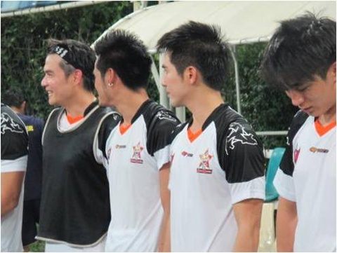 โป๊ป-ธนวรรธน์ ซ้อมบอลกับสมาชิกทีม Star Riders