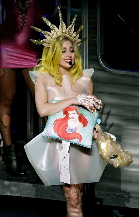 Lady Gaga ที่สุดของวงการแฟชั่นเพลง