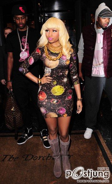 Nicki Minaj Leaves Her London Hotel