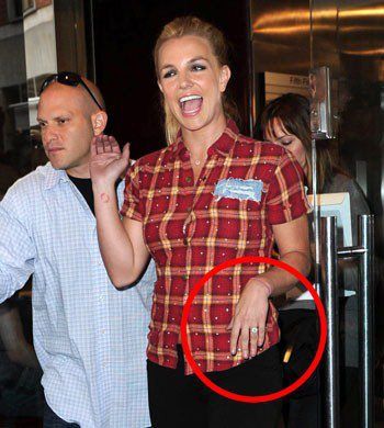 Britney Spears - Criminal  ข่าวลือ