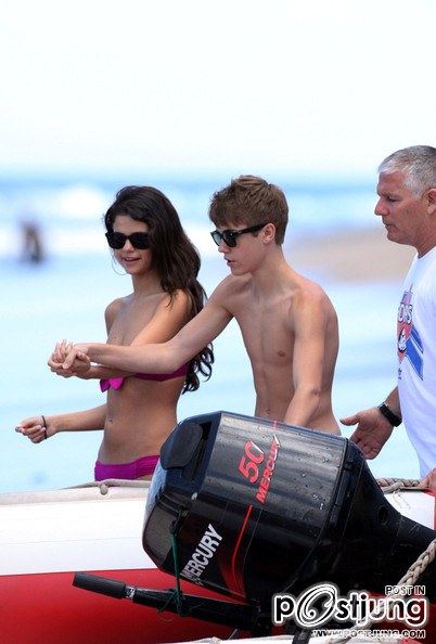 Selena Gomez and Justin Bieber in Hawaii