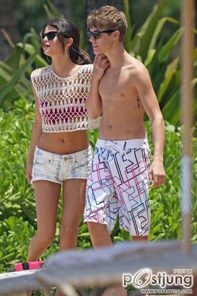 Selena Gomez and Justin Bieber in Hawaii