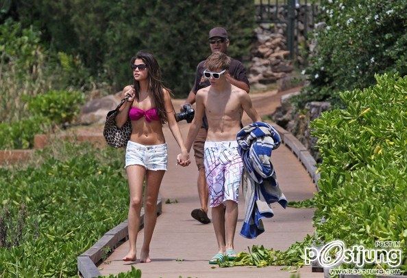 Selena Gomez and Justin Bieber in Hawaii