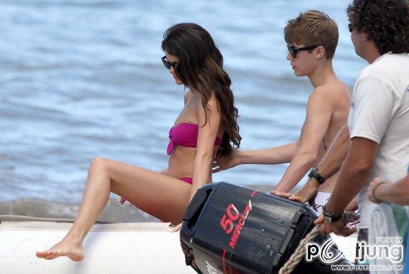 Selena Gomez and Justin Bieber in Hawaii